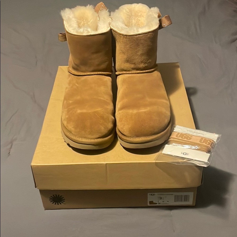 UGG BAILEY BOOT WITH RIBBON